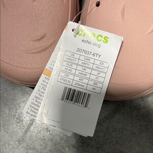 Crocs Echo Clog in Pink